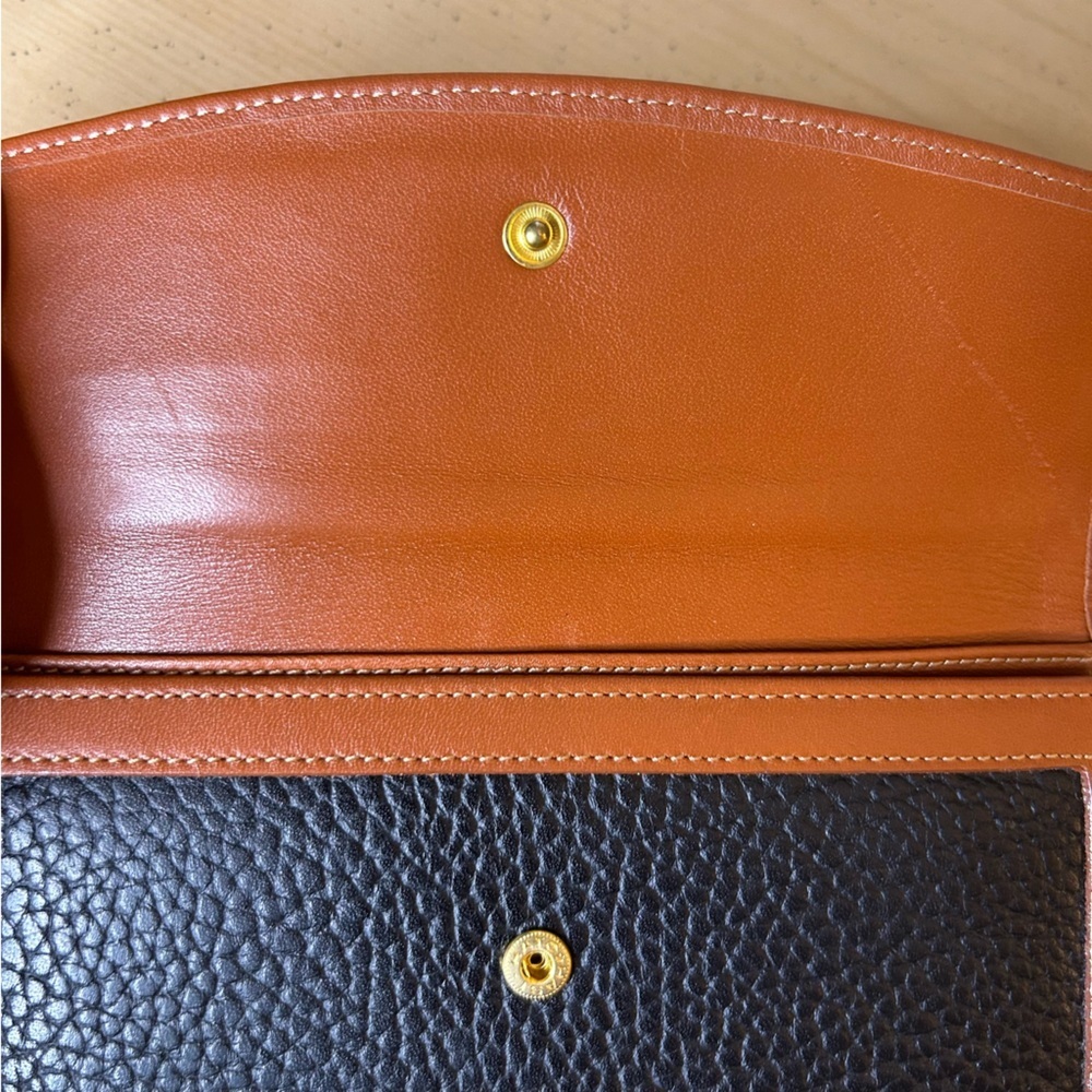 Hato Hasi | Pebble Grain Continental Clutch in Black / Brown Leather - Picture 12 of 15